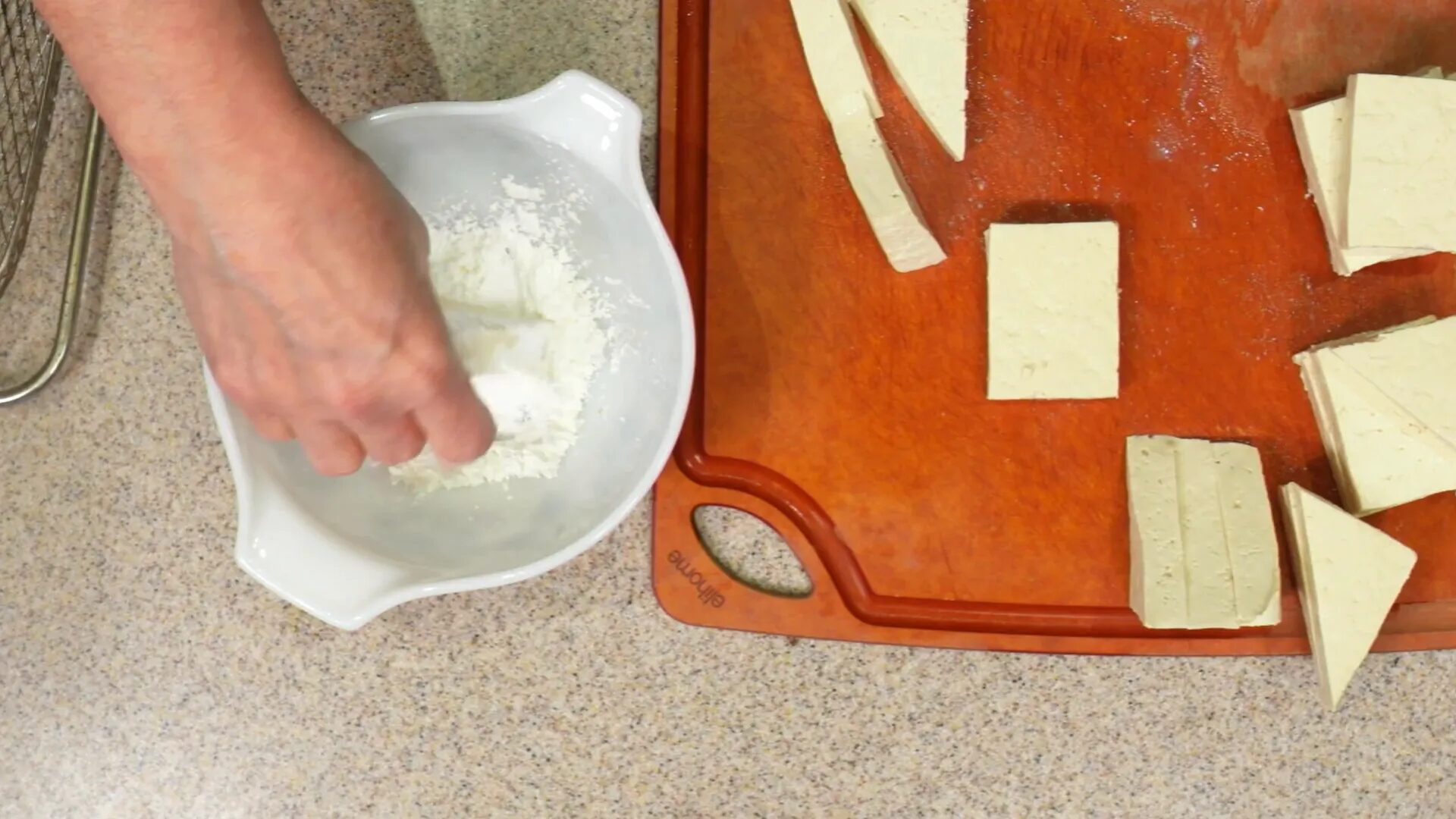 Coating tofu pieces with cornstarch