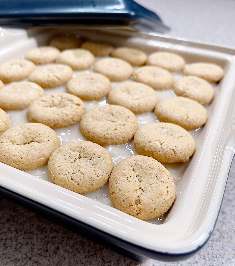 Easy easy vegan banana pudding in a blue Le Creuset casserole dish.