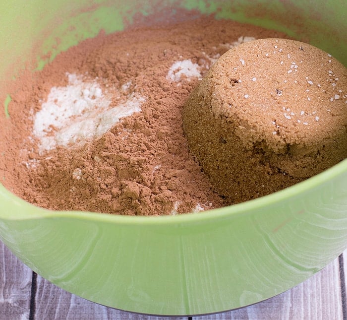 Quick and Easy Vegan Chocolate Orange Cupcakes - made with common pantry ingredients! #TheDessertDebate