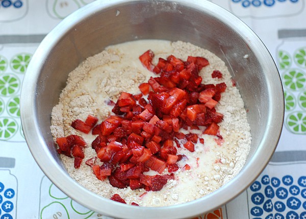 Strawberry Spelt Biscuits for Breakfast in Bed-Fest