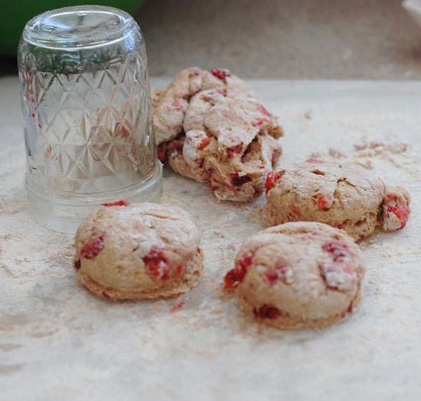 Strawberry Spelt Biscuits for Breakfast in Bed-Fest