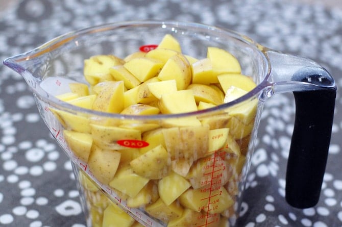 Potato Cauliflower Curry (Aloo Gobi) | HealthySlowCooking.com