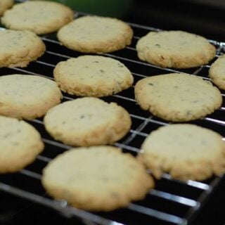 Lavender mint vegan cookies on a cooing rack