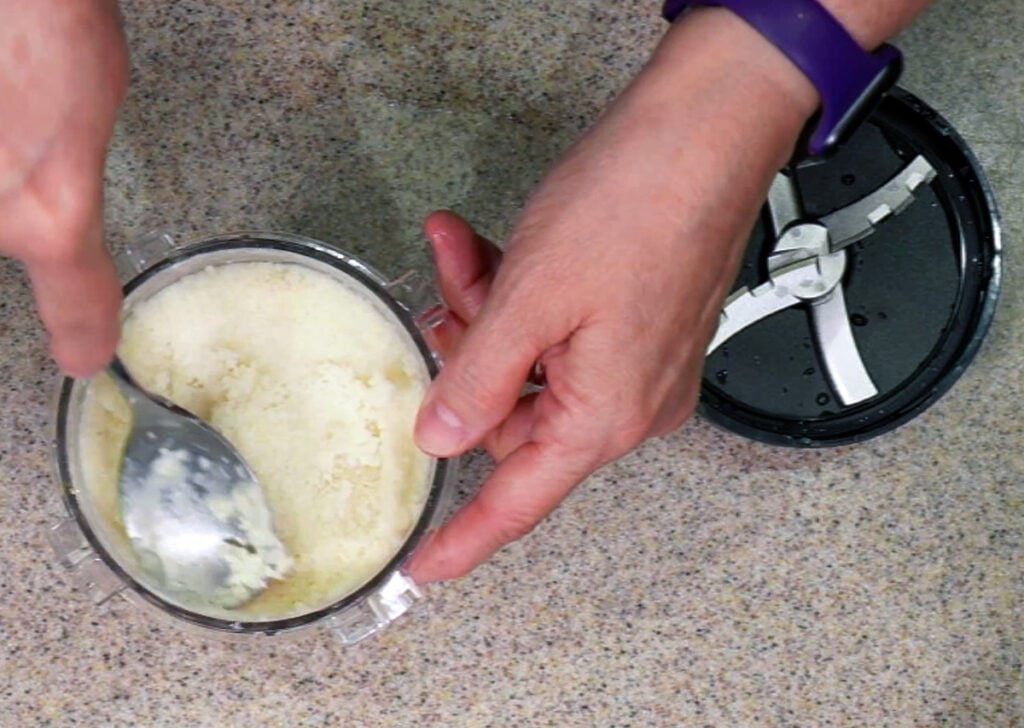 leveling off a pint of lemon frozen yogurt