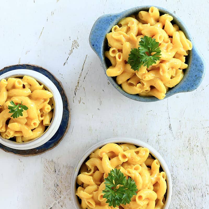 Vegan and oil-free mac and cheese in 3 single serving ceramic bowls