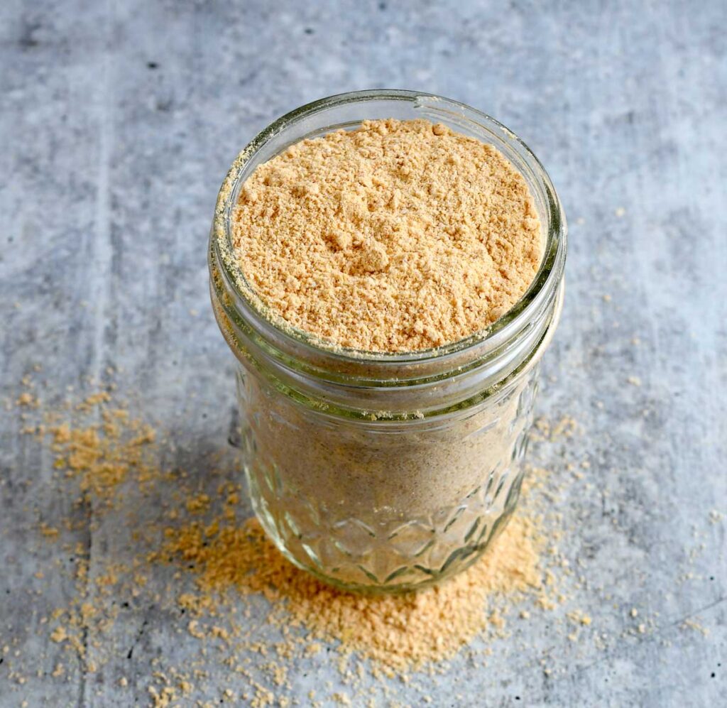 Oat Cheese Sauce Mix in a mason jar