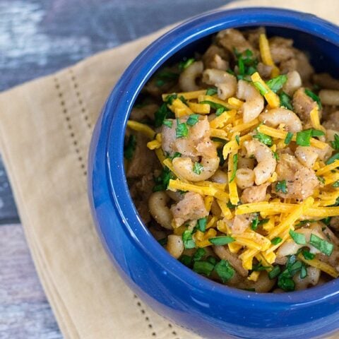 Vegan mac and cheese with soy curls in a blue bowl.